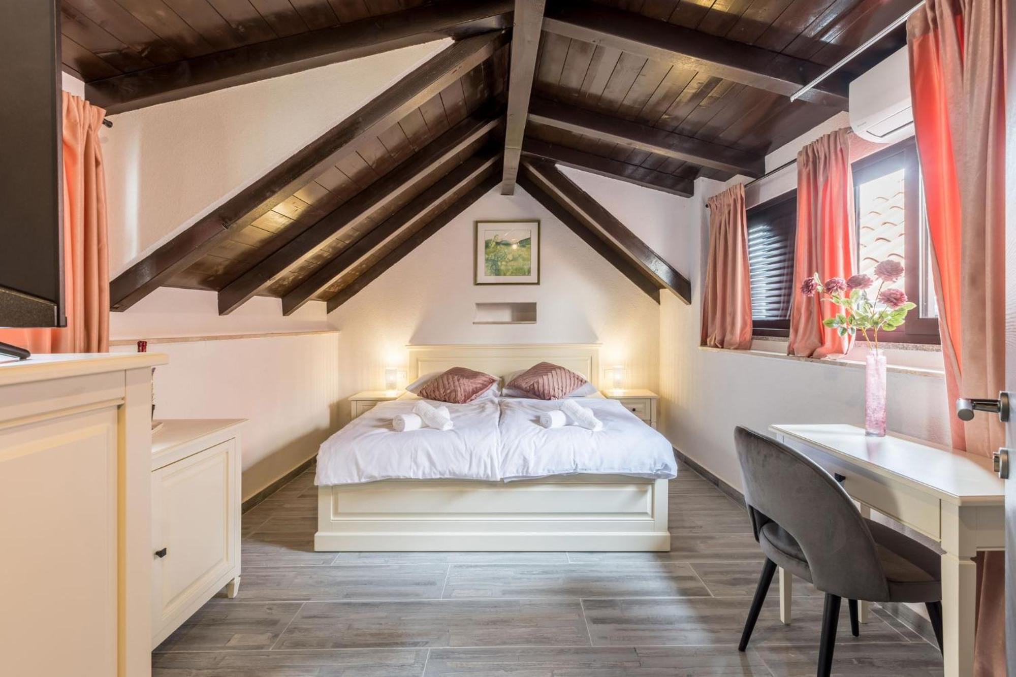 Old Town B&B Rooms Matusko สปลิท ภายนอก รูปภาพ